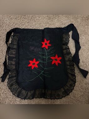 Folclórico Black apron with red flowers and green stems handmade #dance #folclór